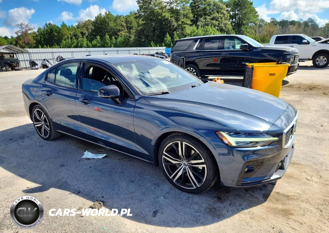 2019 Volvo S60 T5 R-Design VIN:7JR102FM1KG007139 - 4