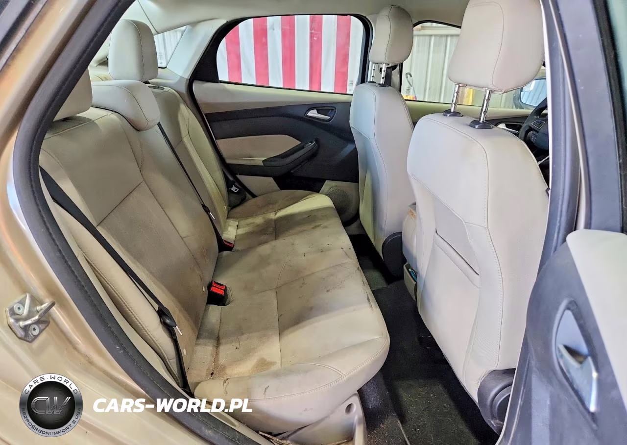 2018 Ford Focus Se VIN:1FADP3FE6JL220394 - 10
