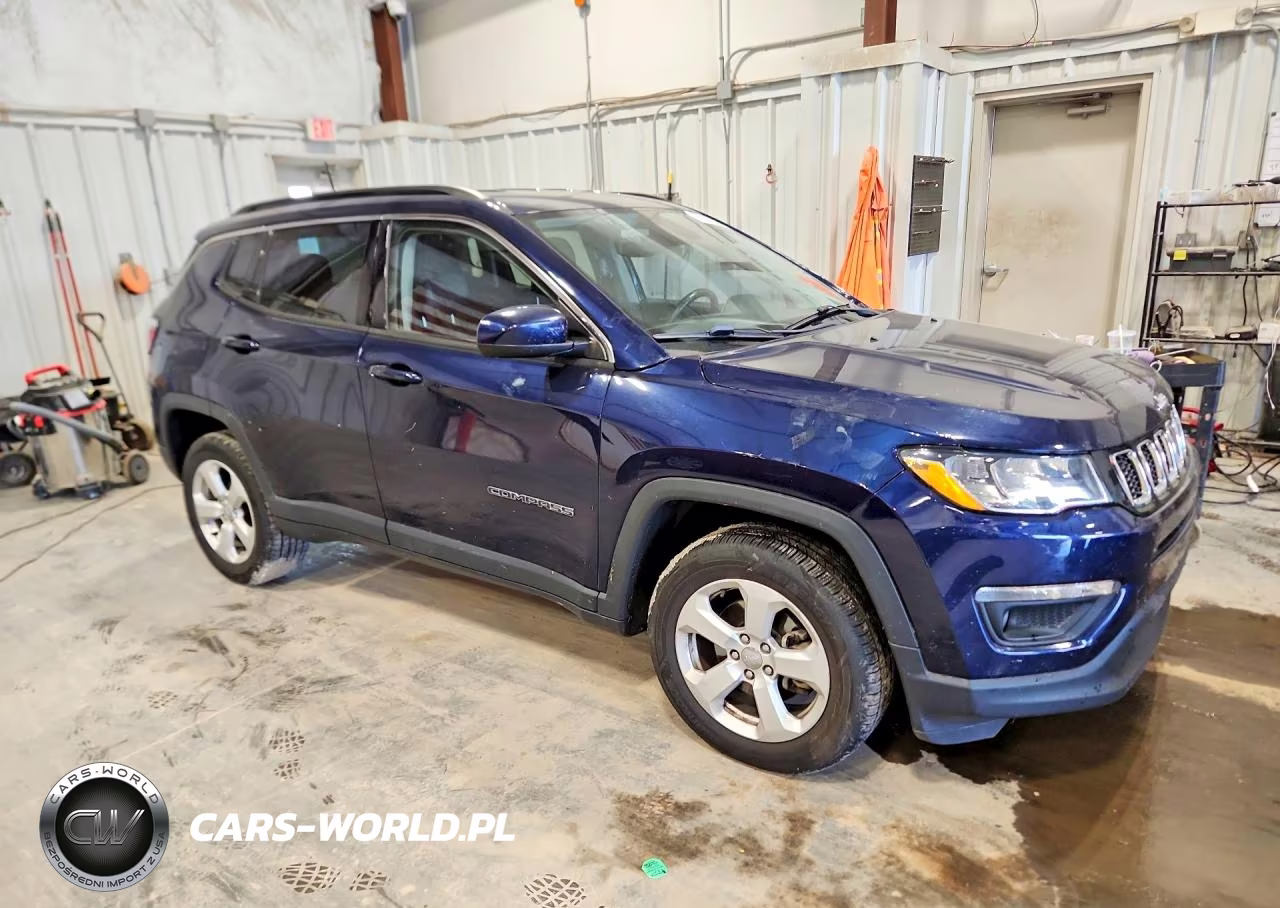 2018 Jeep Compass Latitude VIN:3C4NJDBB2JT423546 - 4