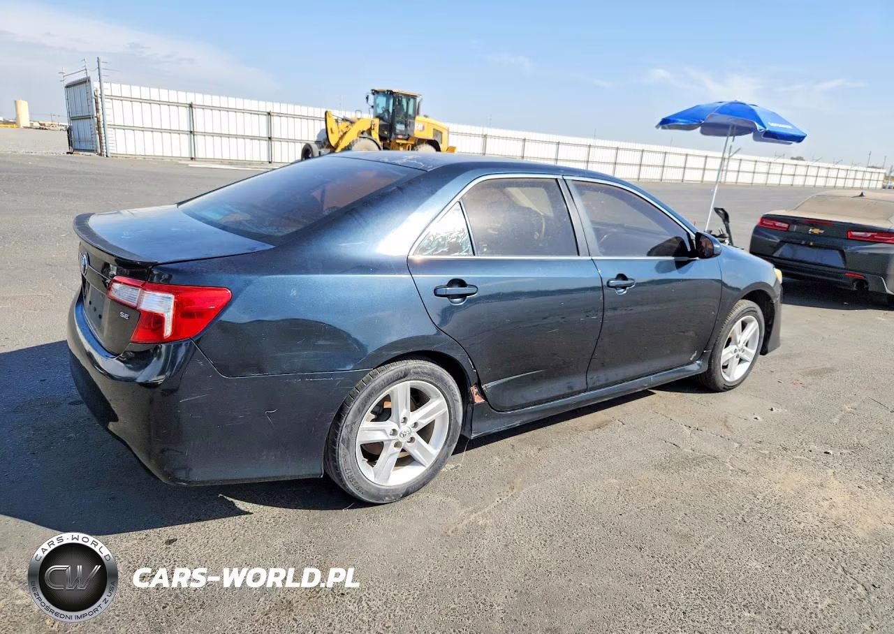 2014 Toyota Camry Se VIN:4T1BF1FK1EU770421 - 3