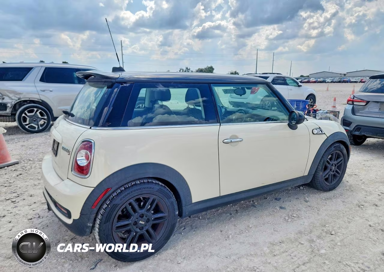 2013 Mini Cooper S VIN:WMWSV3C59DT390570 - 3