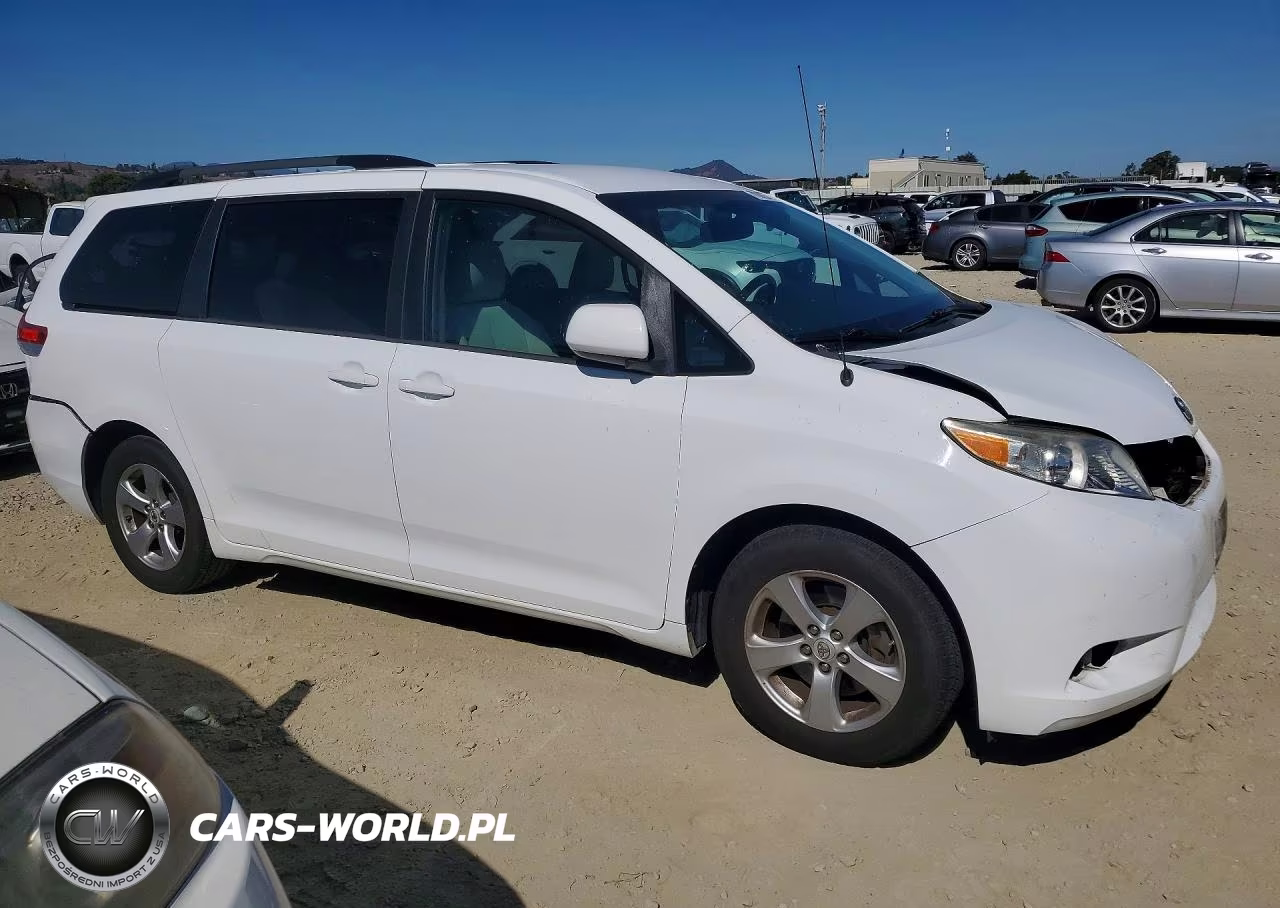 2013 Toyota Sienna Le VIN:5TDKK3DC1DS287280 - 4