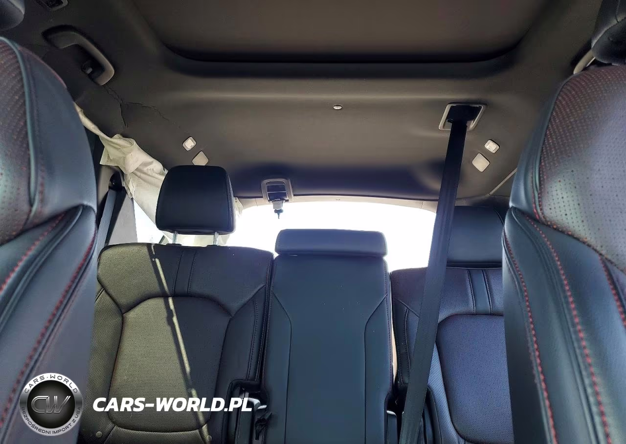2025 Honda Pilot Black VIN:5FNYG1H92SB103268 - 10