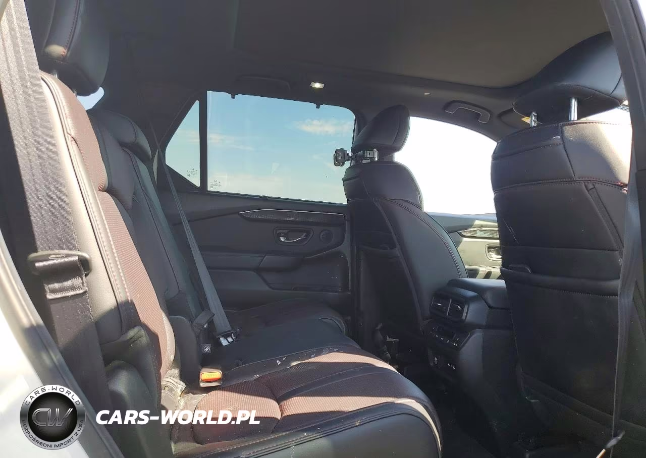 2025 Honda Pilot Black VIN:5FNYG1H92SB103268 - 11