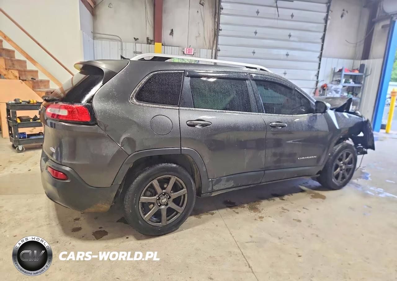 2015 Jeep Cherokee Latitude VIN:1C4PJLCB4FW760268 - 3