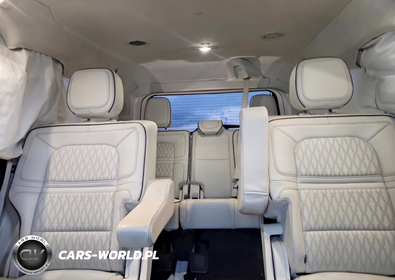 2021 Lincoln Navigator Black Label VIN:5LMJJ2TT8MEL11888 - 10