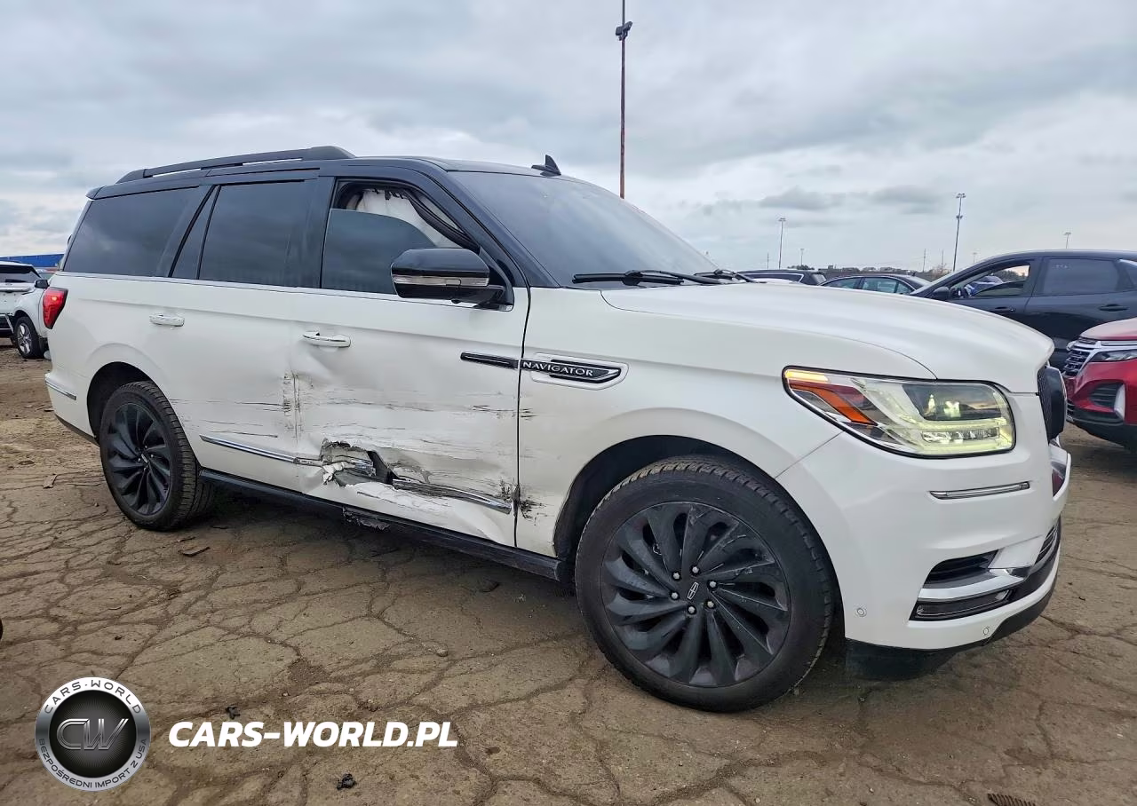 2021 Lincoln Navigator Black Label VIN:5LMJJ2TT8MEL11888 - 4