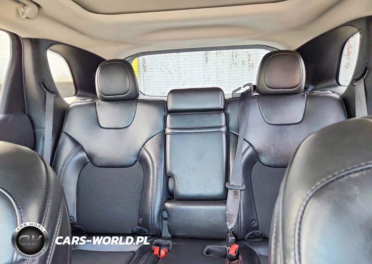 2019 Jeep Cherokee Latitude Plus VIN:1C4PJMLB0KD238751 - 10