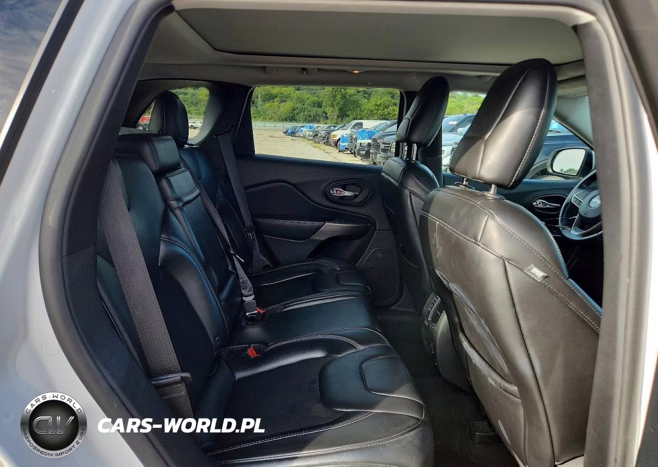 2019 Jeep Cherokee Latitude Plus VIN:1C4PJMLB0KD238751 - 11