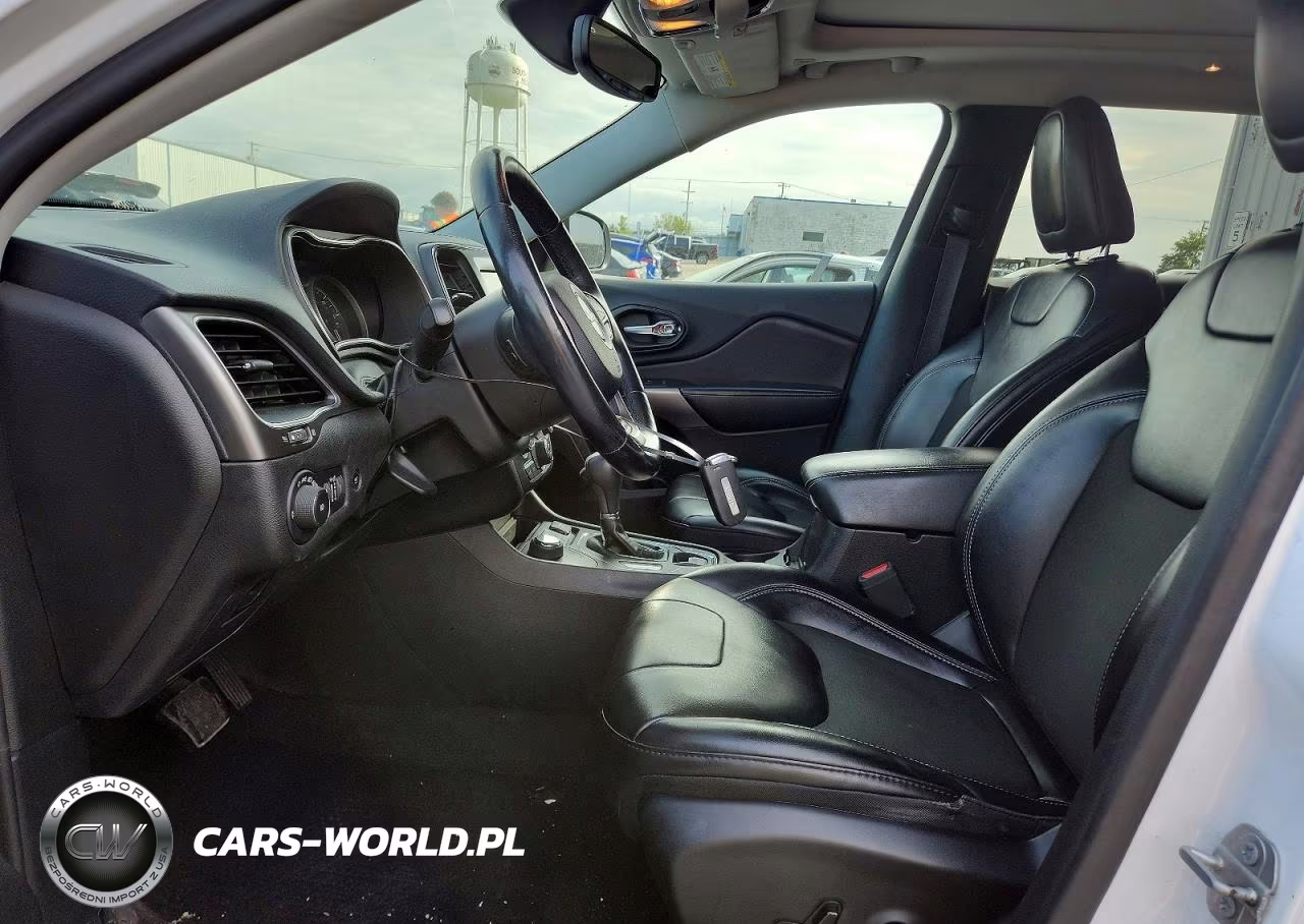 2019 Jeep Cherokee Latitude Plus VIN:1C4PJMLB0KD238751 - 7
