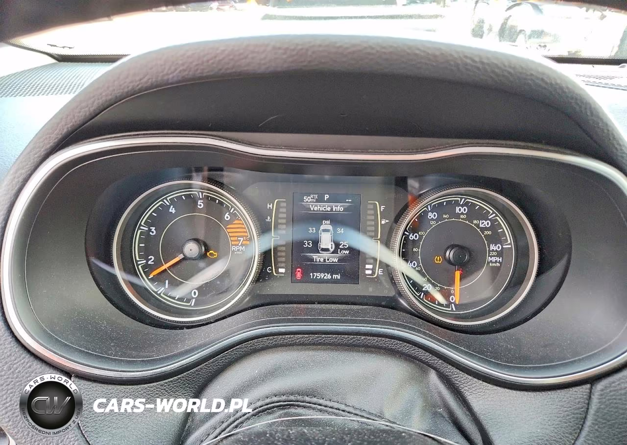 2019 Jeep Cherokee Latitude Plus VIN:1C4PJMLB0KD238751 - 9