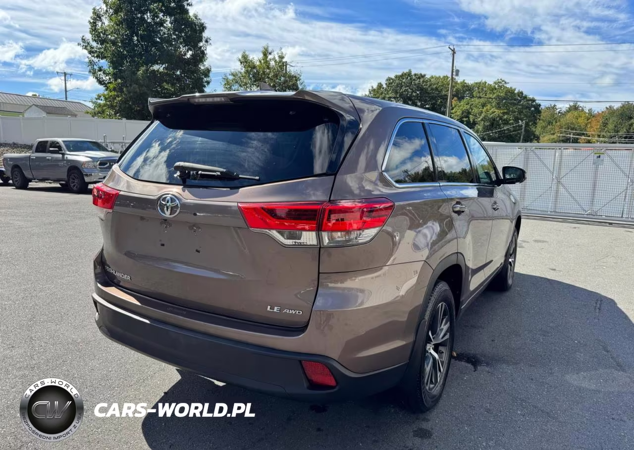 2017 Toyota Highlander Le Plus VIN:5TDBZRFH7HS393245 - 3