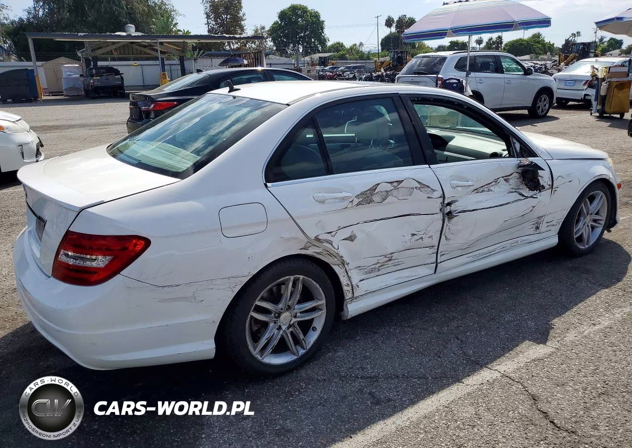 2013 Mercedes-Benz C 250 VIN:WDDGF4HBXDA763434 - 3