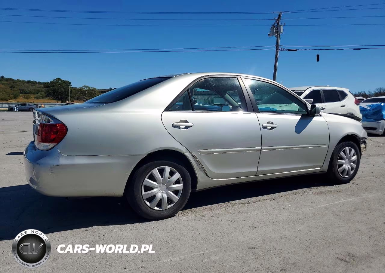 2005 Toyota Camry Le VIN:JTDBE32K853026619 - 3