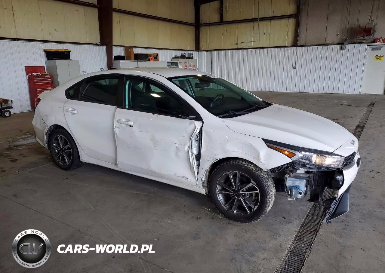 2022 Kia Forte Lxs VIN:3KPF24ADXNE475537 - 4