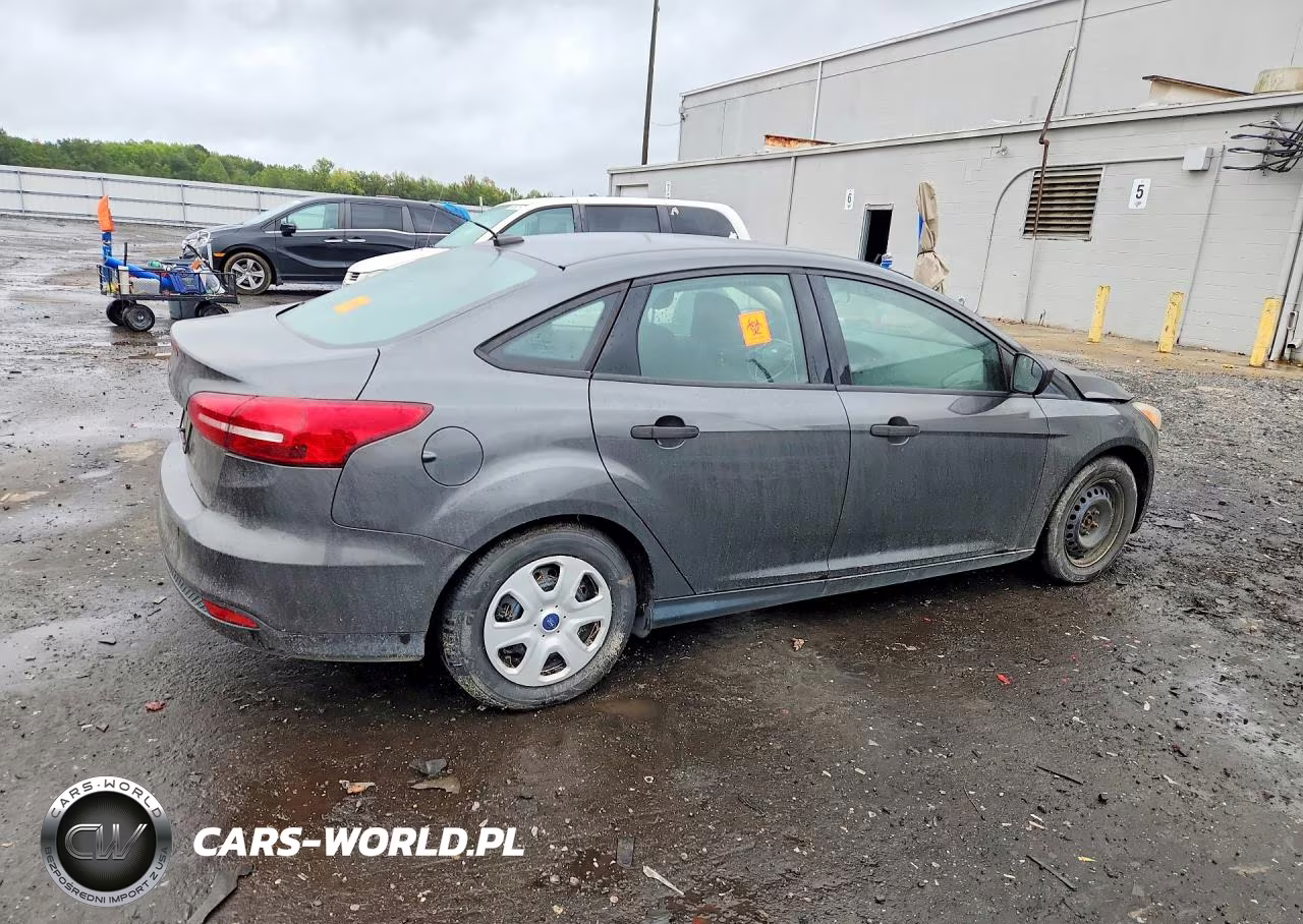 2017 Ford Focus S VIN:1FADP3E2XHL327630 - 3