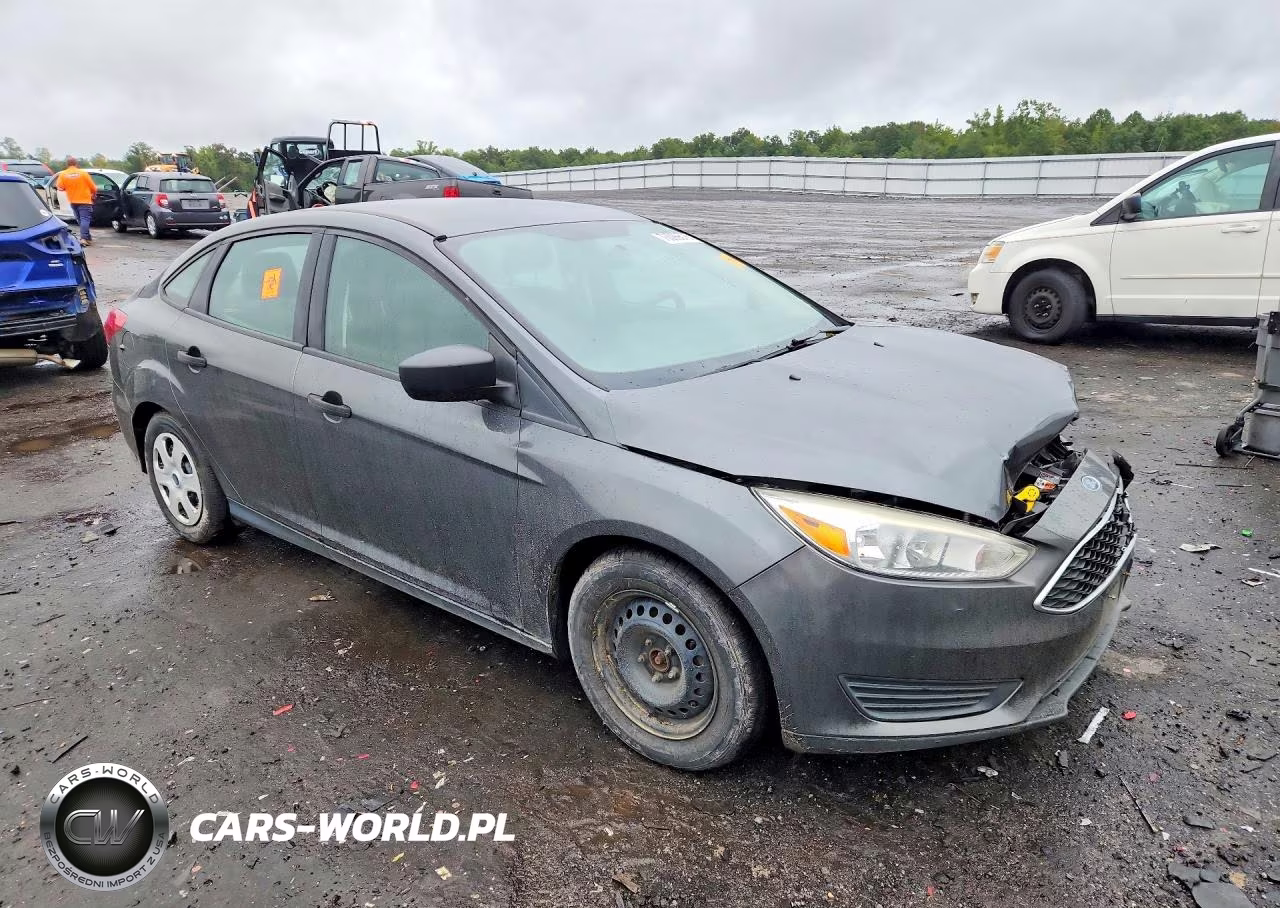 2017 Ford Focus S VIN:1FADP3E2XHL327630 - 4