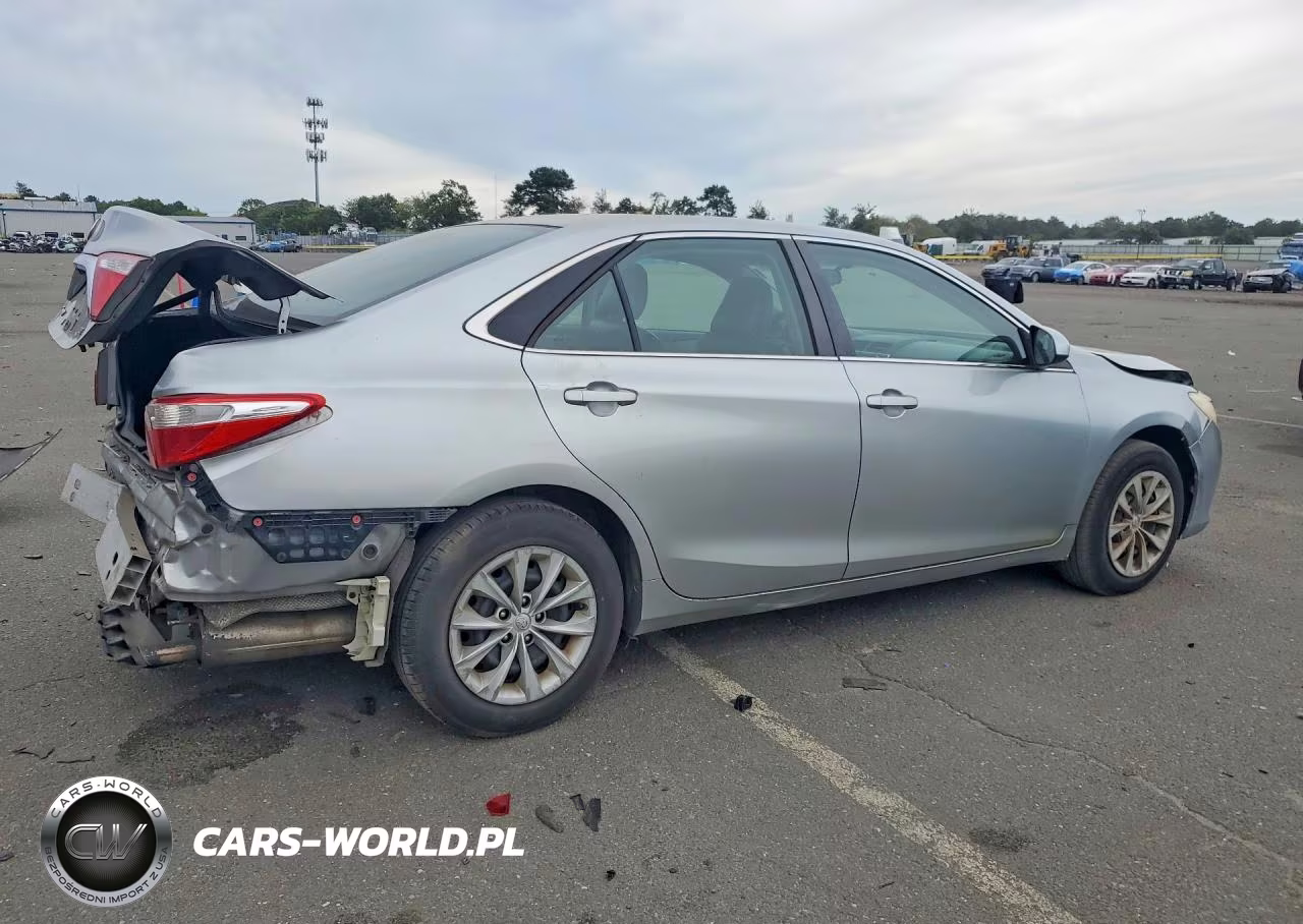 2015 Toyota Camry Le VIN:4T1BF1FKXFU035678 - 3