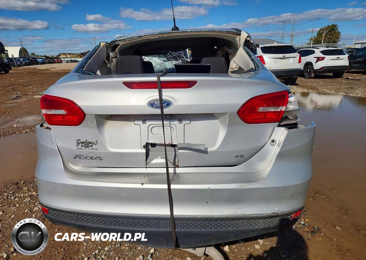 2017 Ford Focus Se VIN:1FADP3F24HL315584 - 6