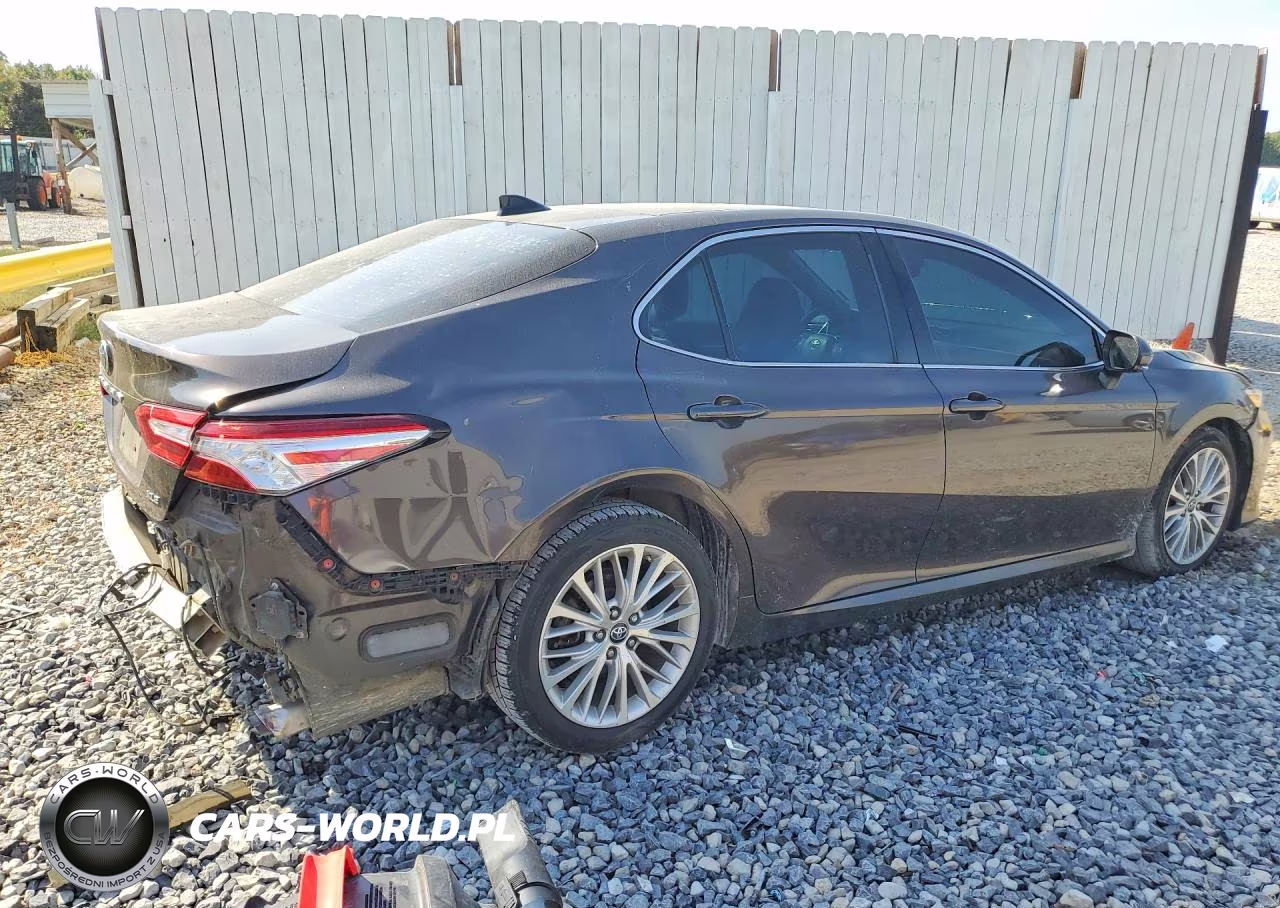 2018 Toyota Camry Xle VIN:4T1B11HK0JU155350 - 3
