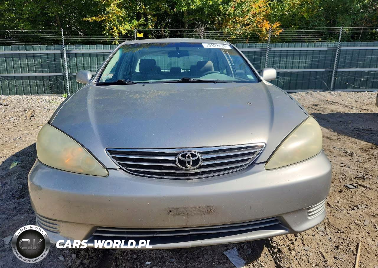 2005 Toyota Camry Le VIN:4T1BE32K05U968704 - 5