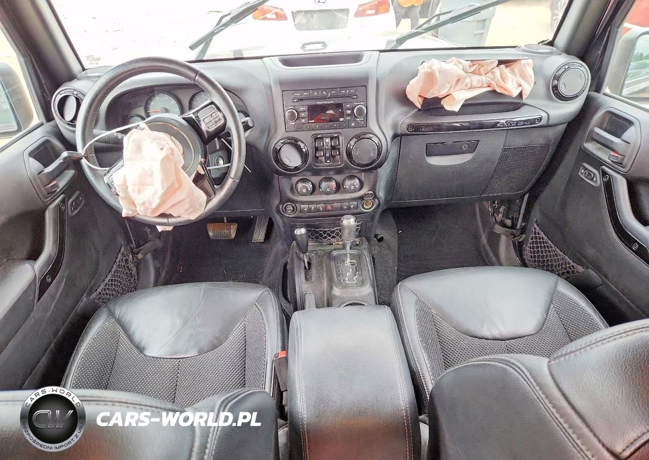 2016 Jeep Wrangler Unlimited Sahara VIN:1C4BJWEG1GL260463 - 8