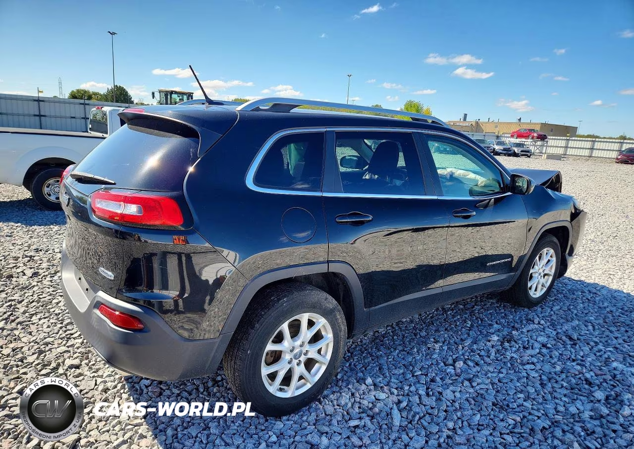 2015 Jeep Cherokee Latitude VIN:1C4PJMCS1FW571678 - 3