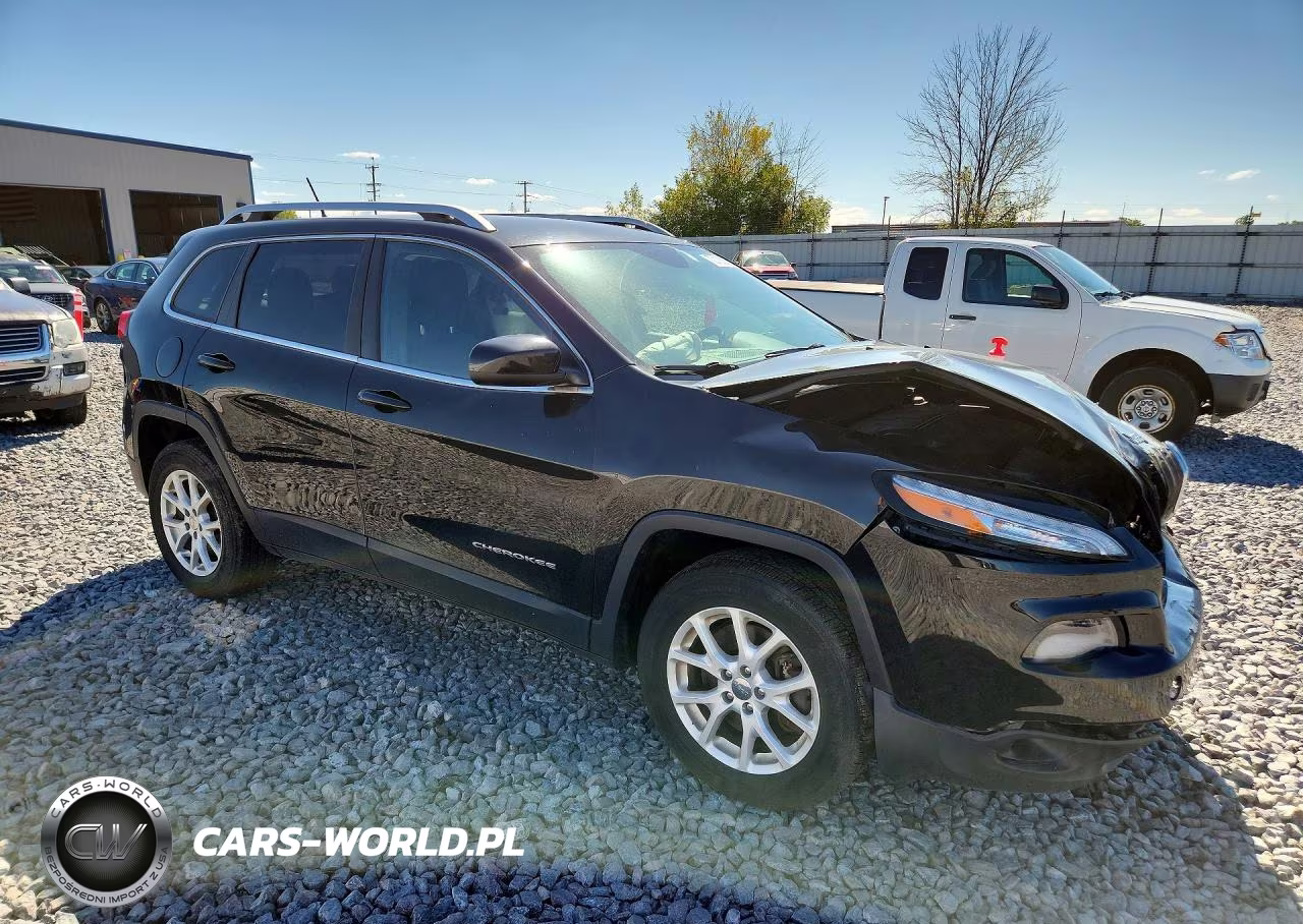 2015 Jeep Cherokee Latitude VIN:1C4PJMCS1FW571678 - 4