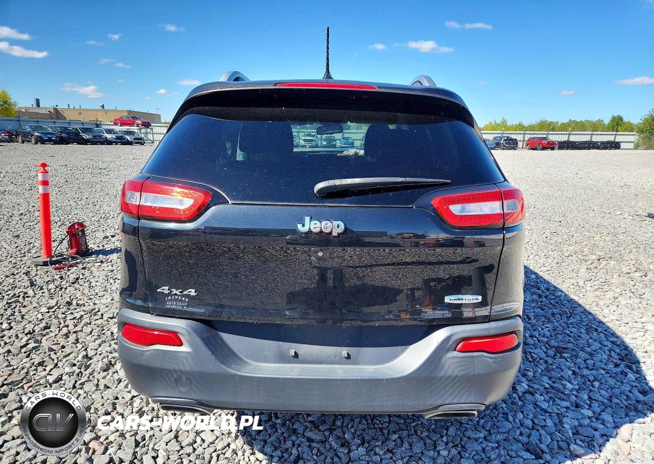 2015 Jeep Cherokee Latitude VIN:1C4PJMCS1FW571678 - 6