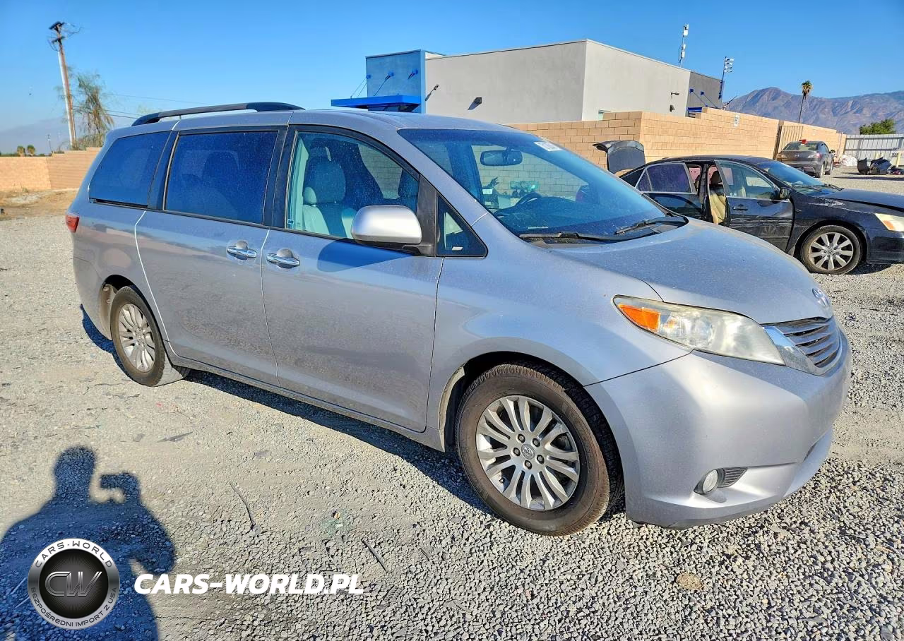 2017 Toyota Sienna Xle 8-Passenger VIN:5TDYZ3DC0HS864389 - 4