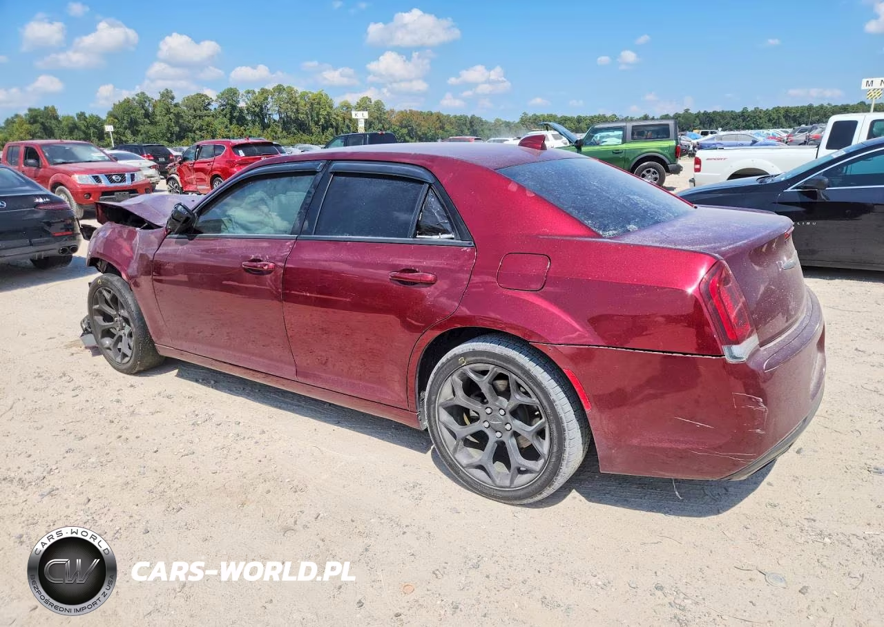 2019 Chrysler 300 Touring VIN:2C3CCAAG3KH582667 - 2