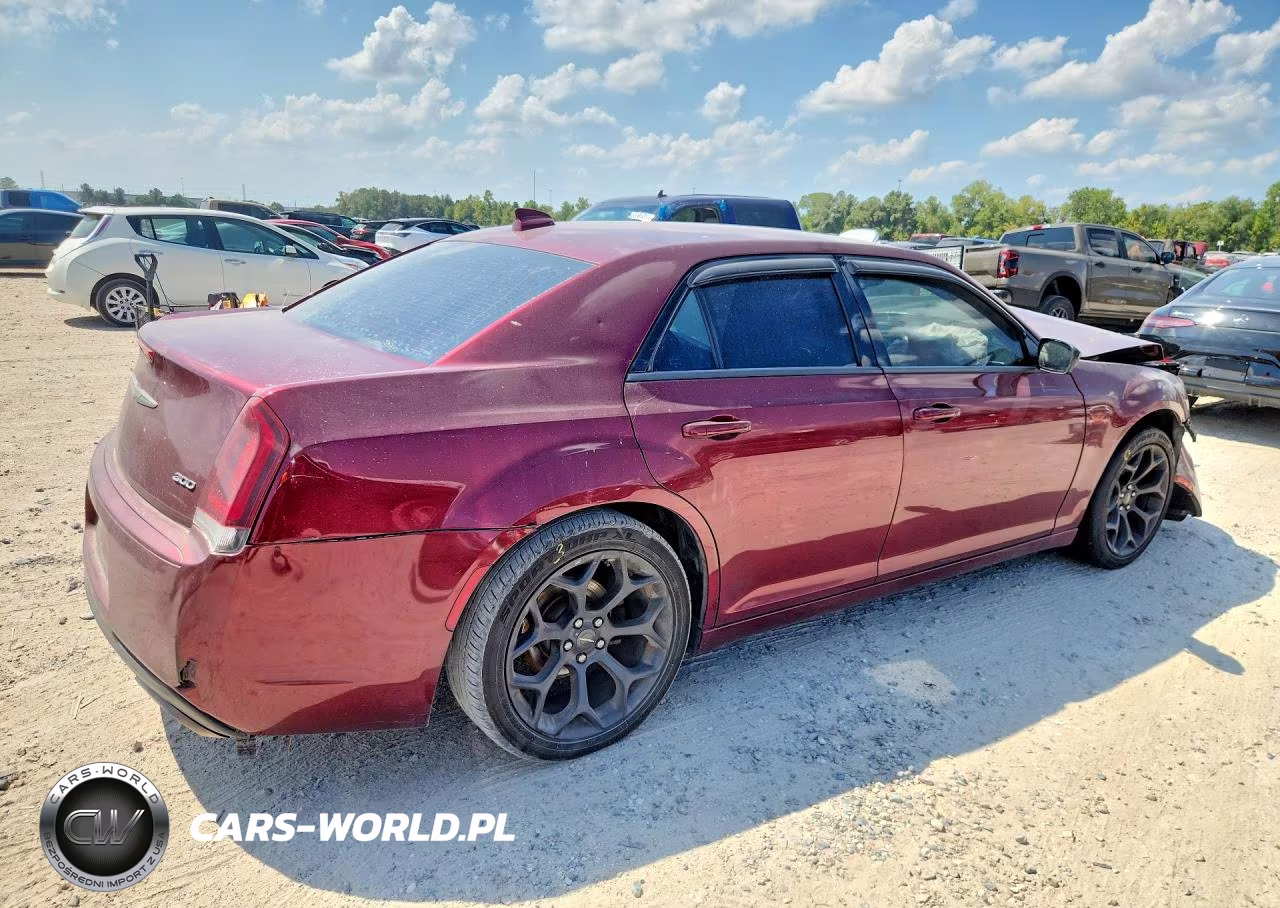 2019 Chrysler 300 Touring VIN:2C3CCAAG3KH582667 - 3