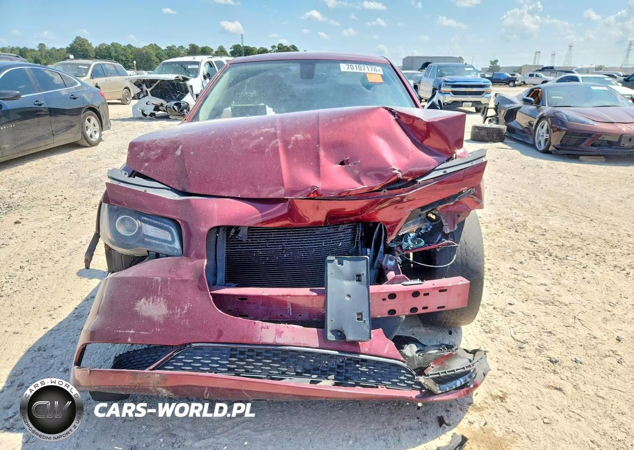 2019 Chrysler 300 Touring VIN:2C3CCAAG3KH582667 - 5
