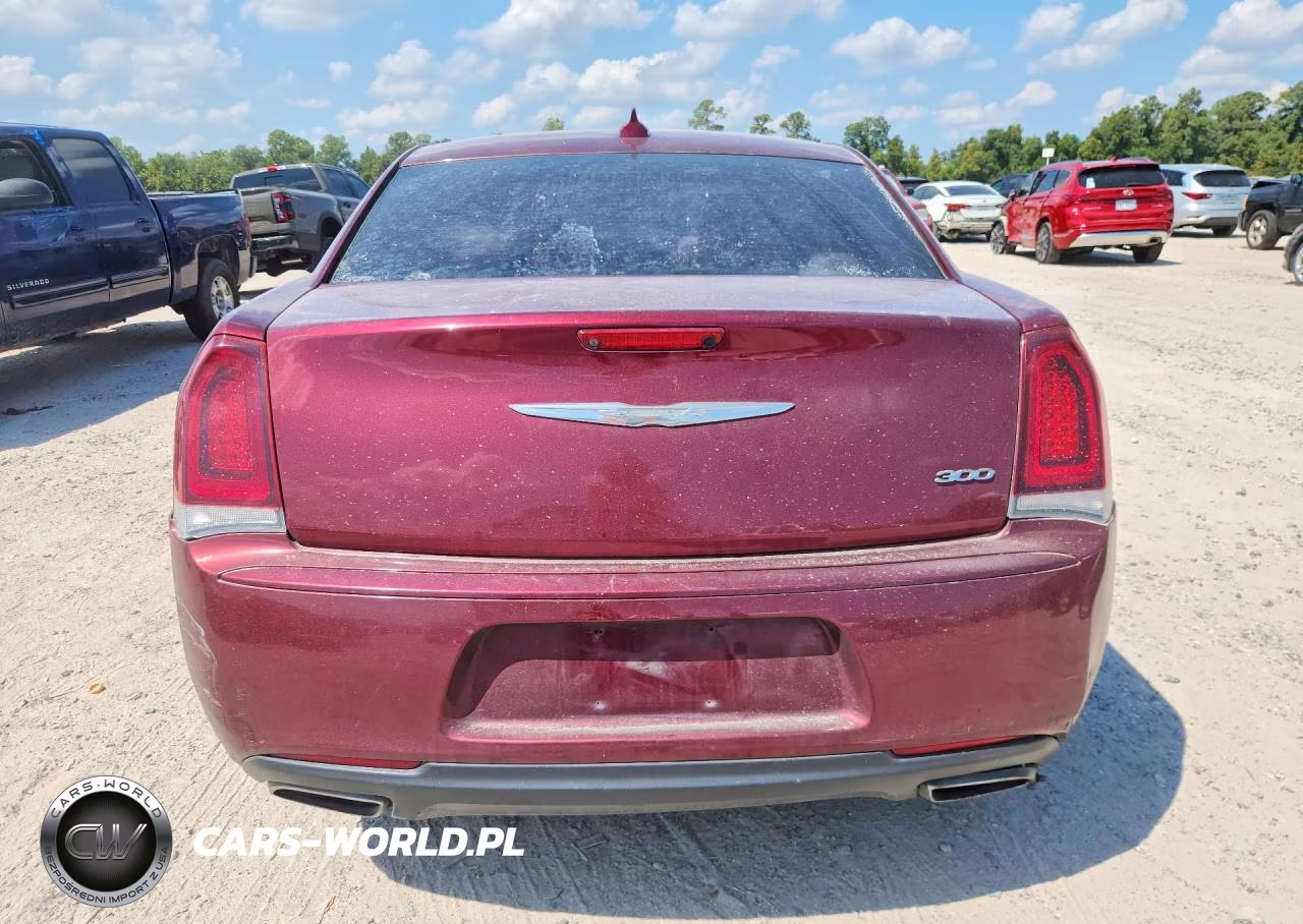 2019 Chrysler 300 Touring VIN:2C3CCAAG3KH582667 - 6