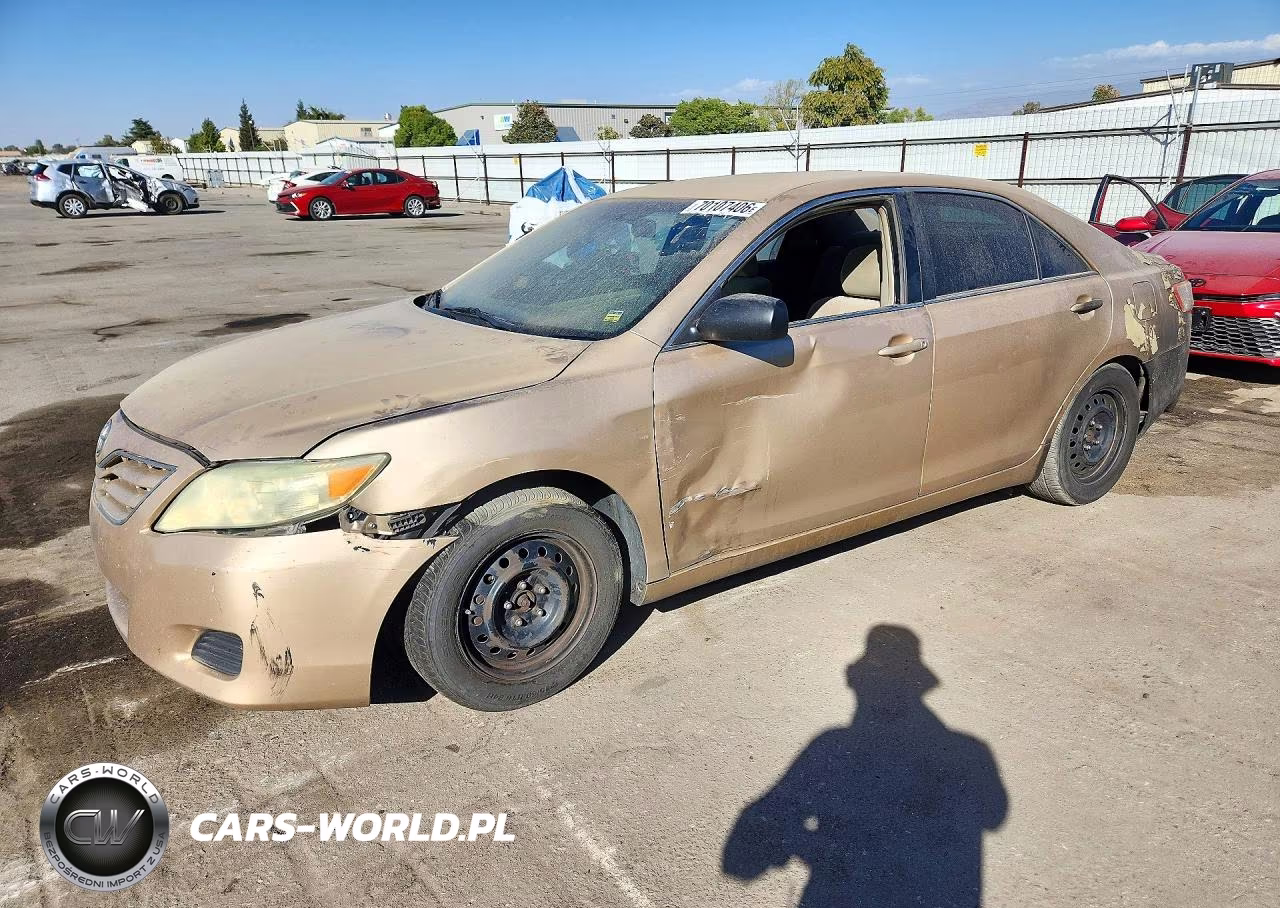 2010 Toyota Camry Le – zdjęcie 1 z 12