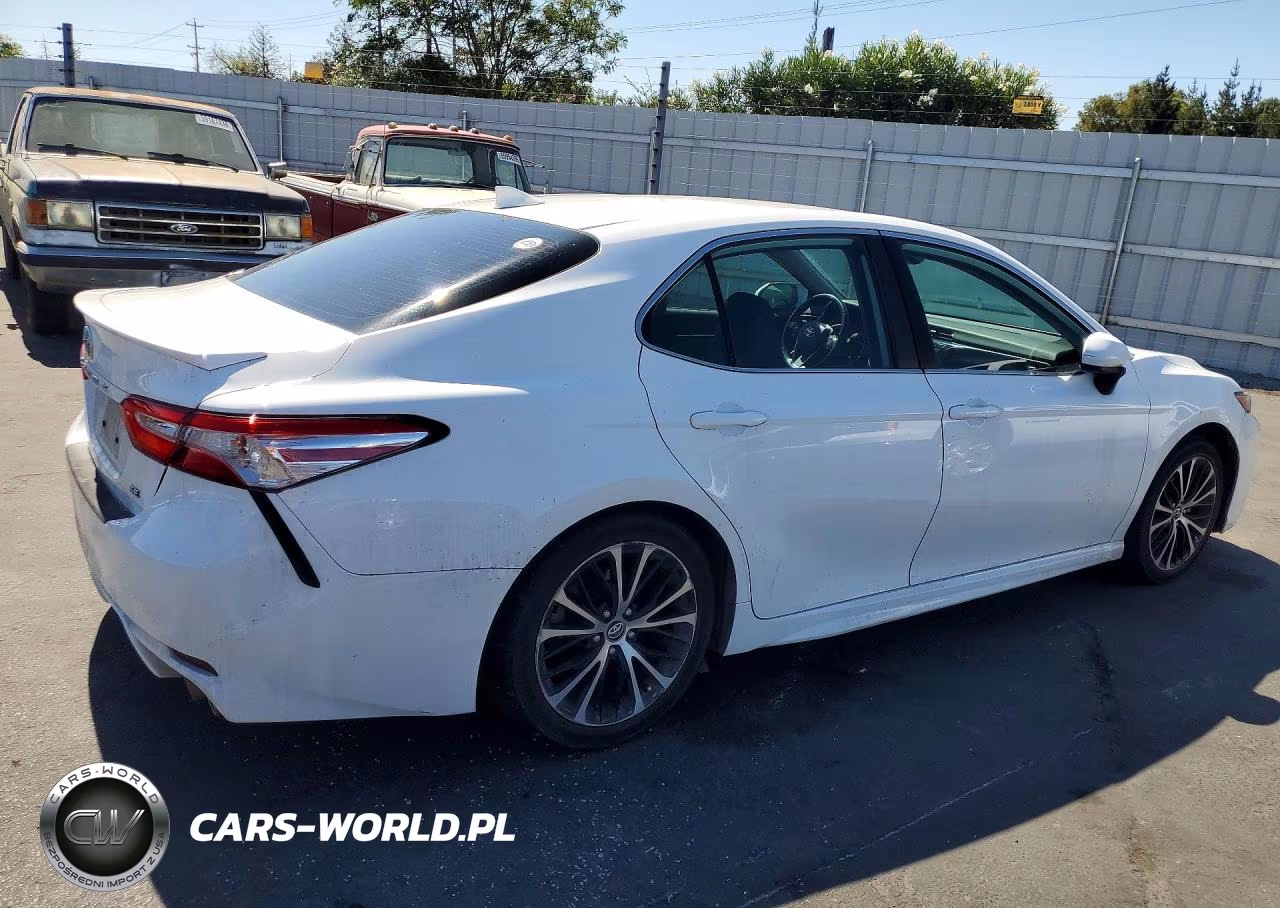2020 Toyota Camry Se VIN:4T1G11AK2LU899373 - 3