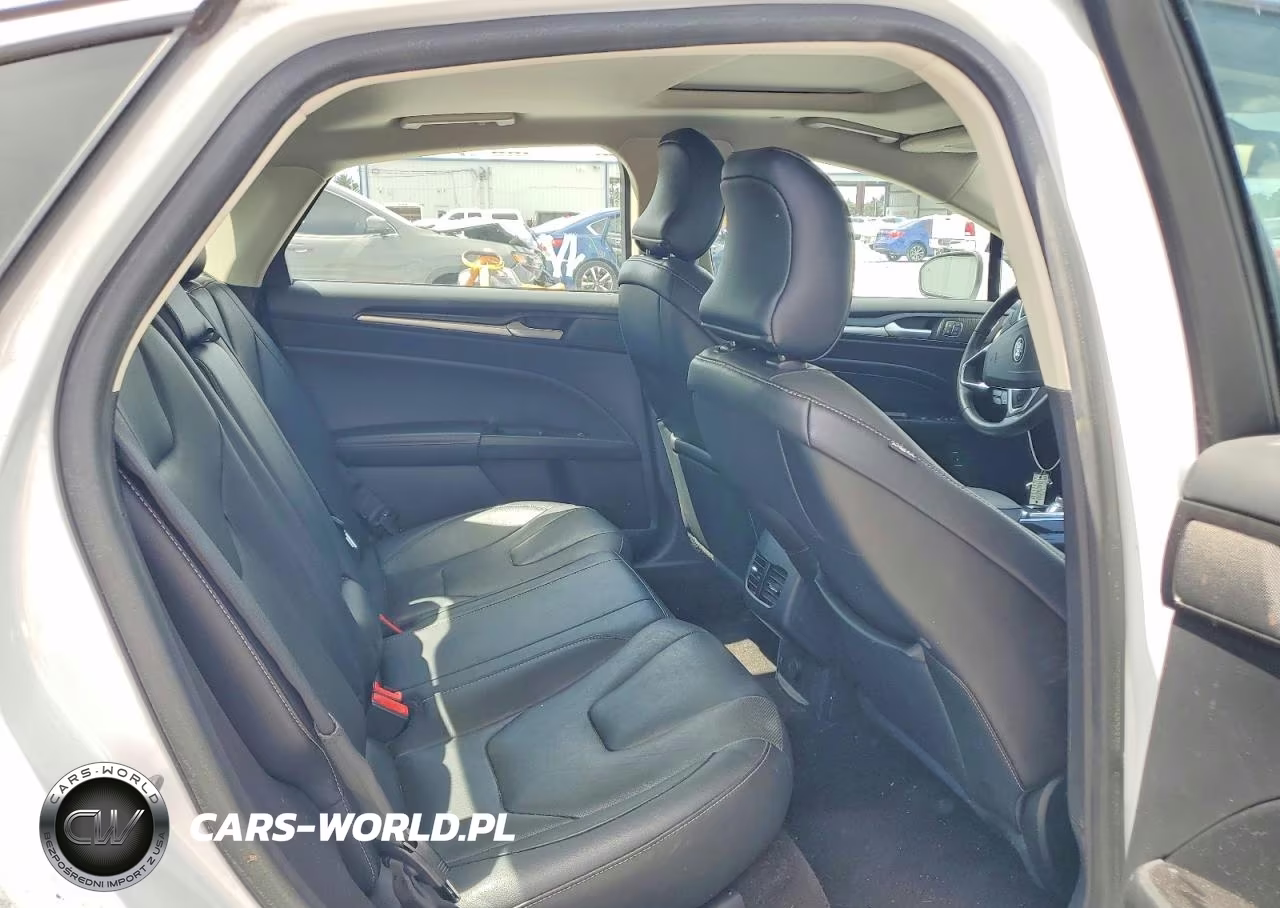 2019 Ford Fusion Titanium VIN:3FA6P0RU0KR105058 - 10