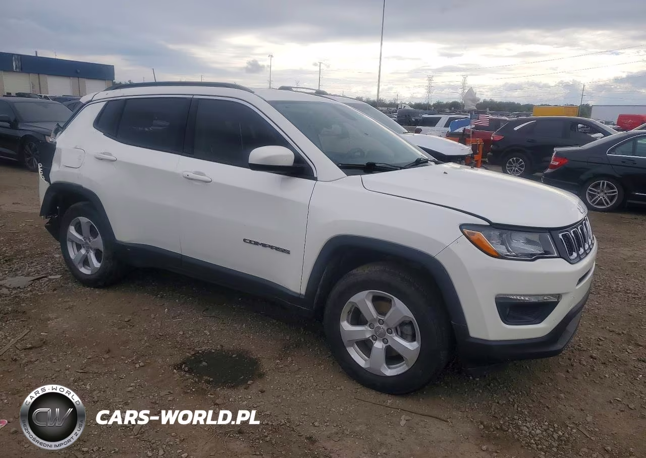 2018 Jeep Compass Latitude VIN:3C4NJDBB9JT349574 - 4