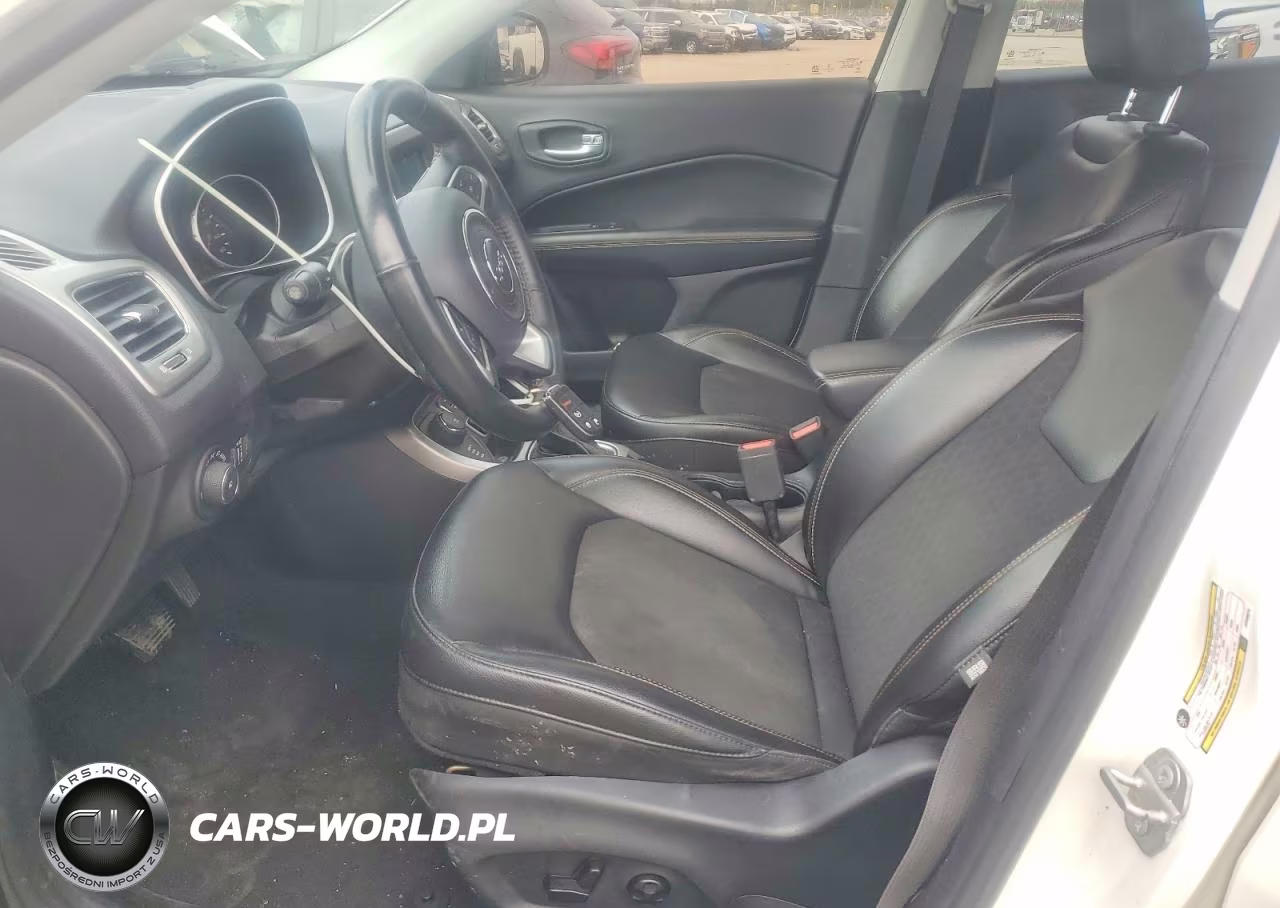 2018 Jeep Compass Latitude VIN:3C4NJDBB9JT349574 - 7