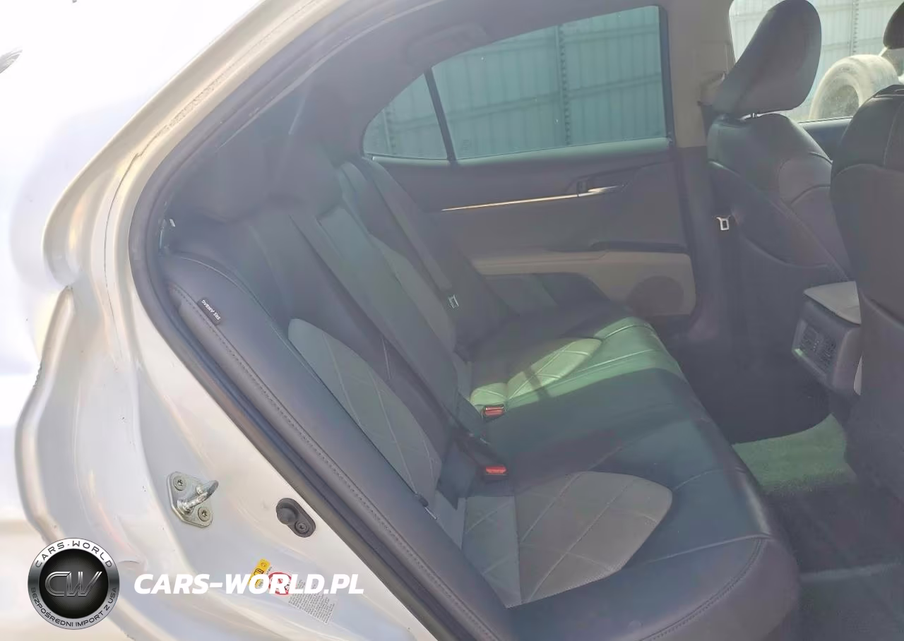 2018 Toyota Camry Hybrid Xle VIN:4T1B21HK9JU509637 - 10