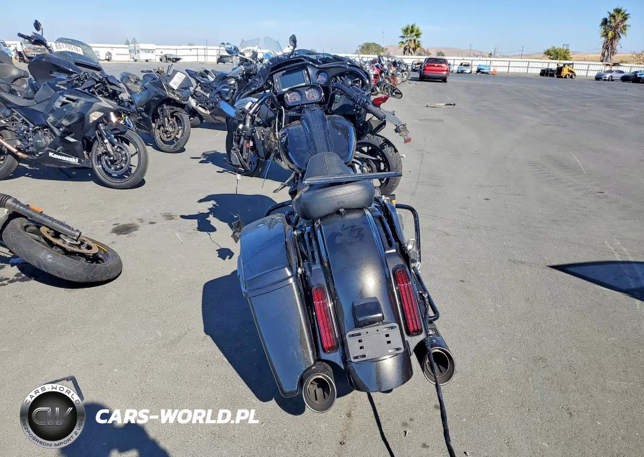 2018 Harley-Davidson Fltrxse Cvo Road Glide VIN:1HD1TCL35JB954539 - 4