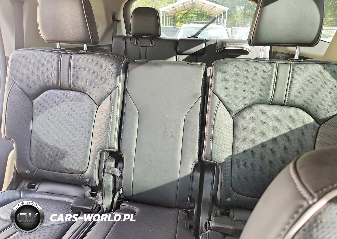 2025 Honda Pilot Elite VIN:5FNYG1H87SB165983 - 10