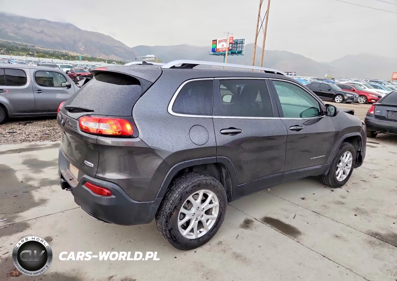 2015 Jeep Cherokee Latitude VIN:1C4PJMCS6FW511038 - 3