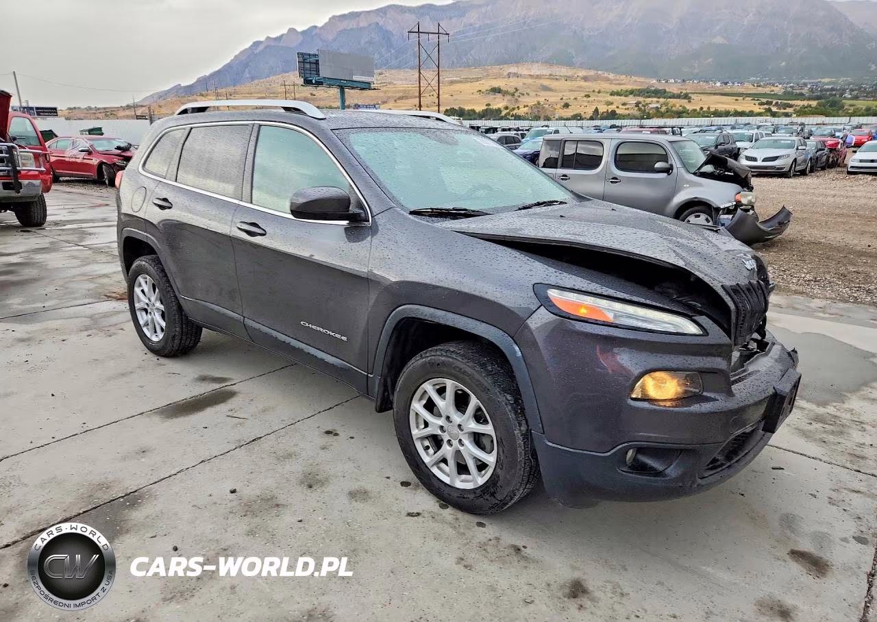2015 Jeep Cherokee Latitude VIN:1C4PJMCS6FW511038 - 4