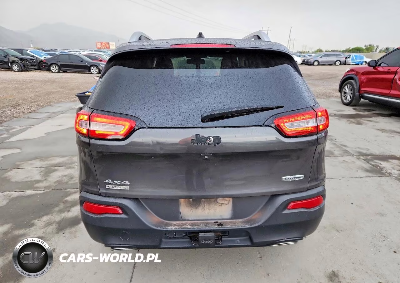 2015 Jeep Cherokee Latitude VIN:1C4PJMCS6FW511038 - 6