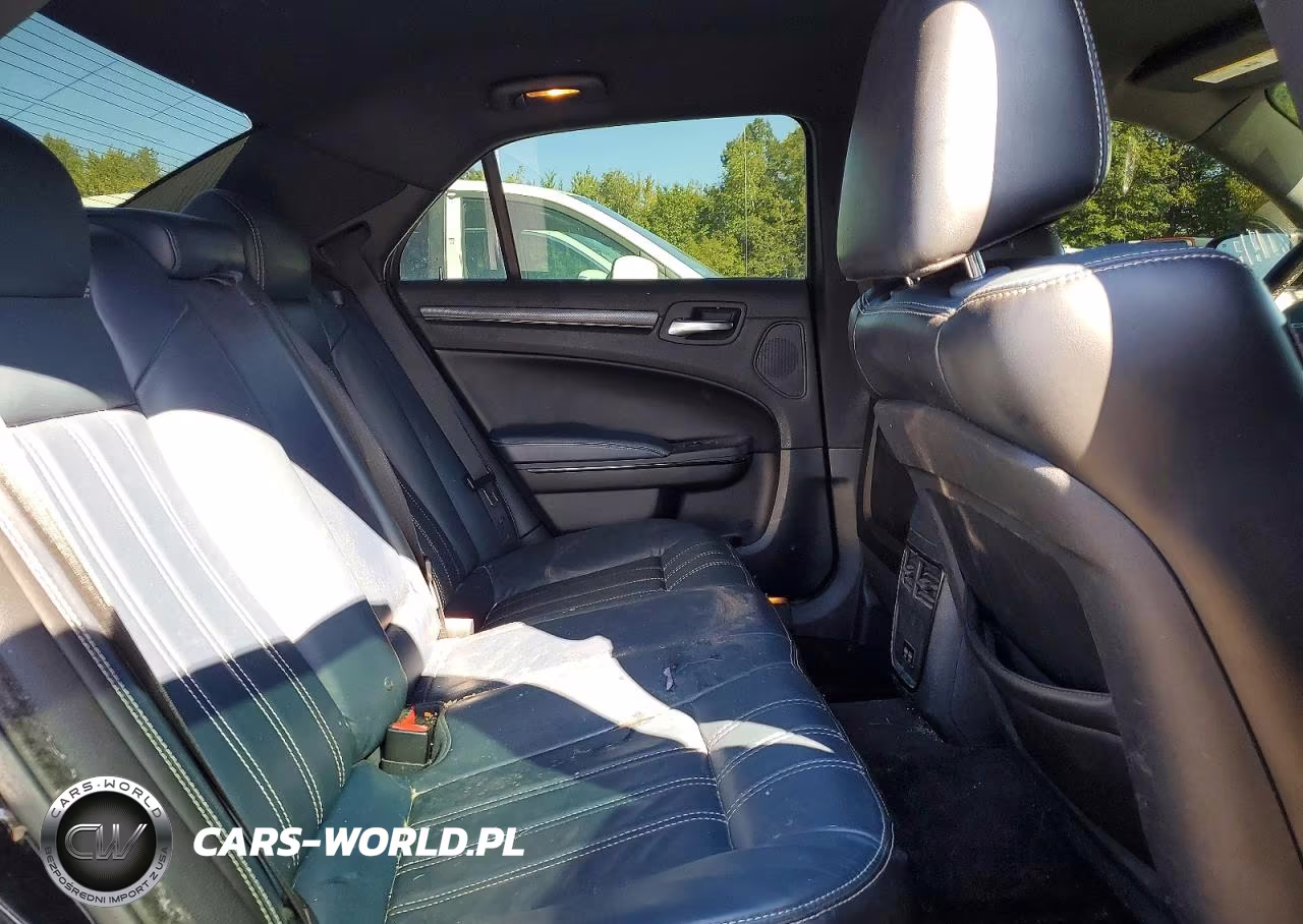 2015 Chrysler 300 S VIN:2C3CCABG9FH743253 - 10