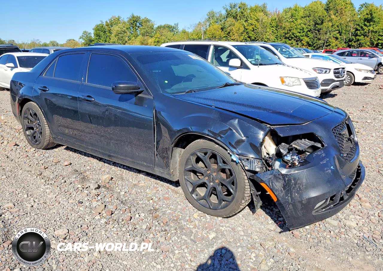 2015 Chrysler 300 S VIN:2C3CCABG9FH743253 - 4