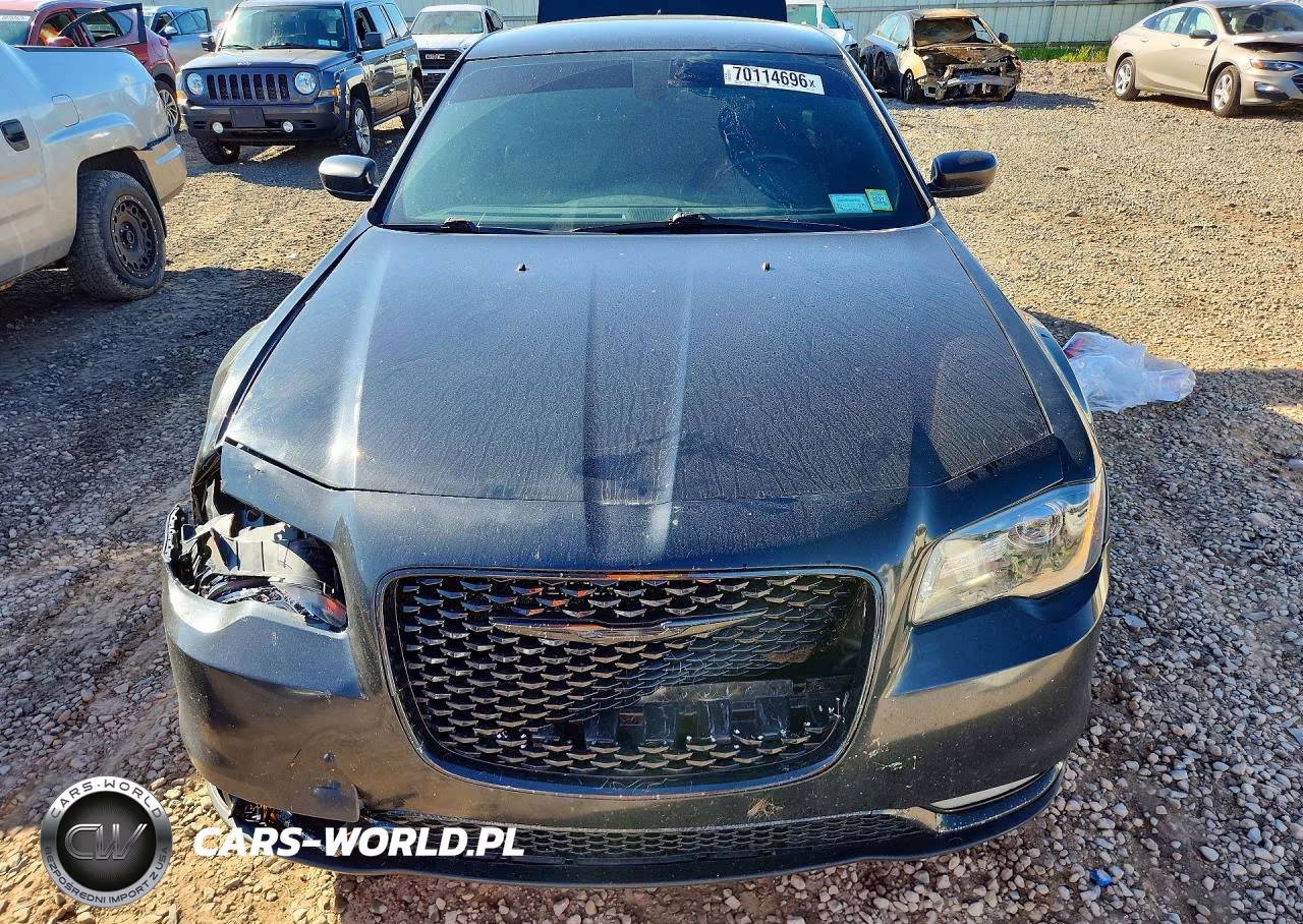 2015 Chrysler 300 S VIN:2C3CCABG9FH743253 - 5
