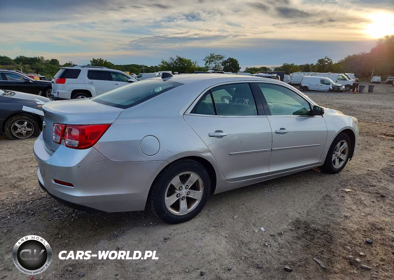 2013 Chevrolet Malibu Ls VIN:1G11B5SA2DF124557 - 3
