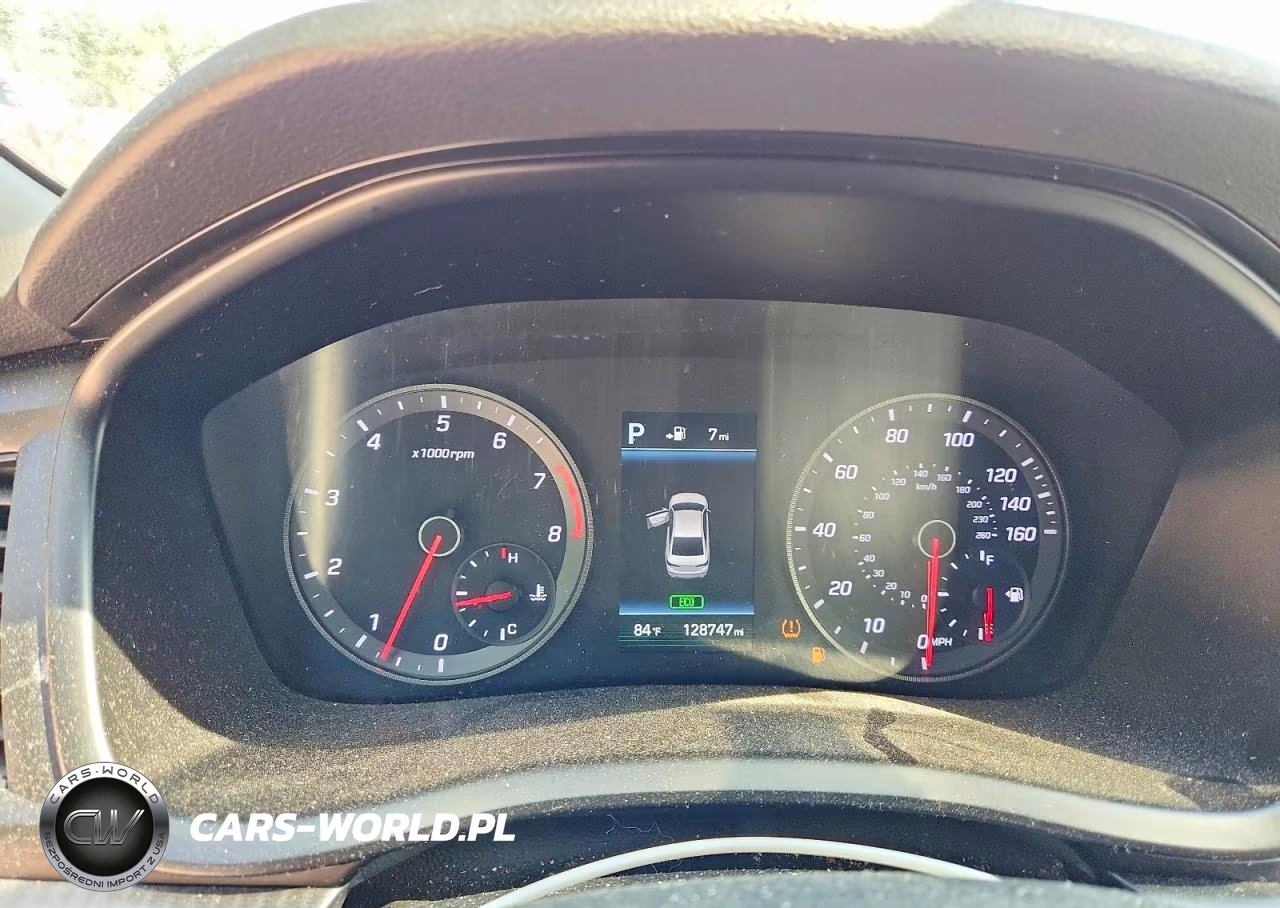 2018 Hyundai Sonata Sport VIN:5NPE34AF1JH667607 - 9